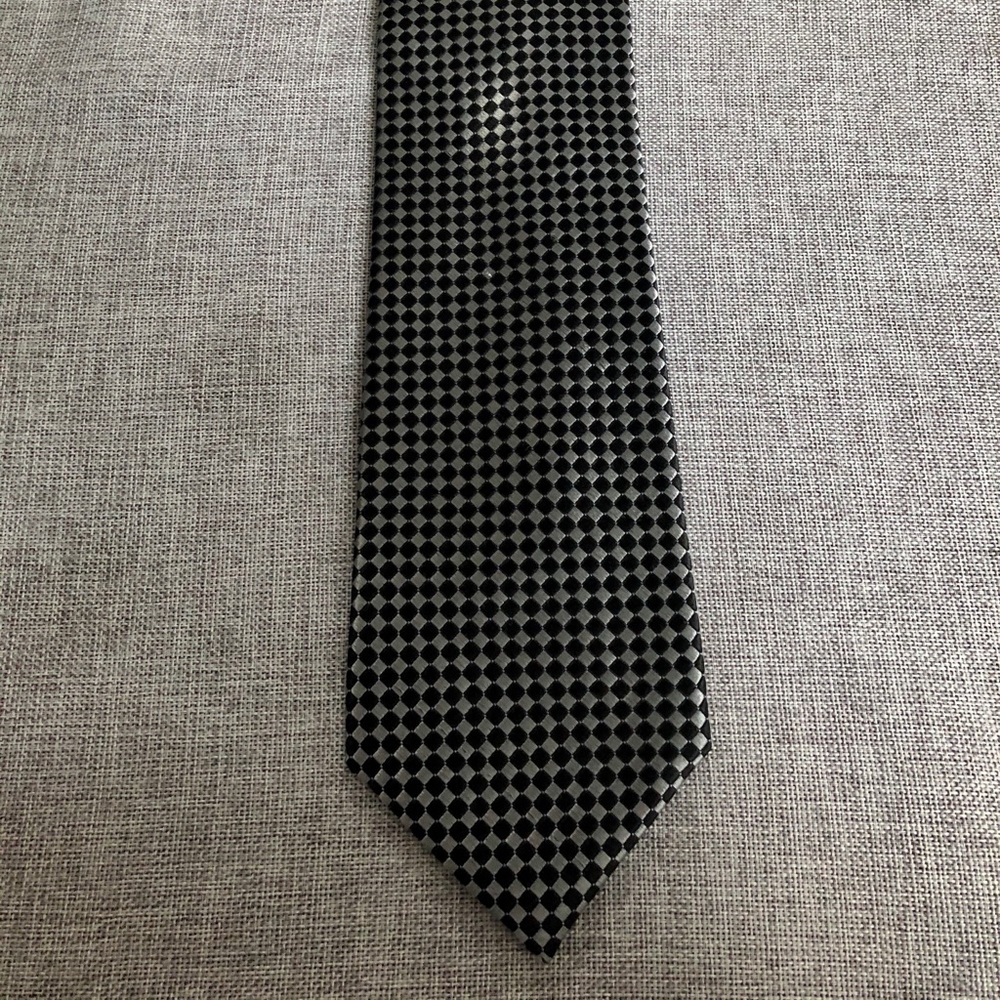 Nautica Black and Silver Men’s Silk Tie